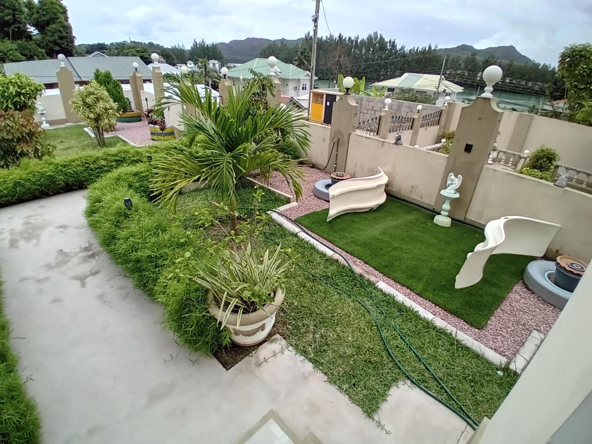 La Residence D'Almee Guesthouse Baie Sainte Anne エクステリア 写真