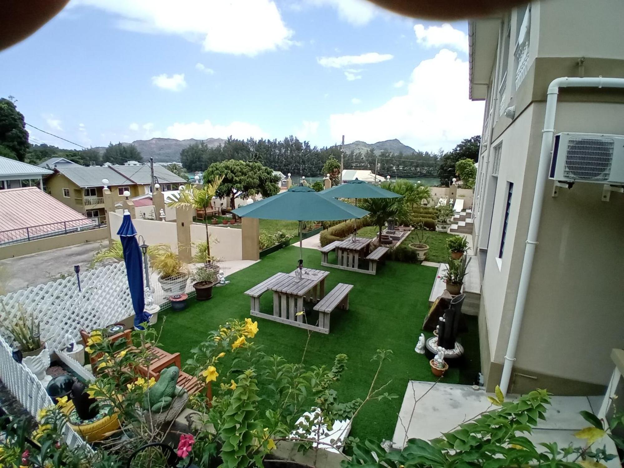 La Residence D'Almee Guesthouse Baie Sainte Anne エクステリア 写真