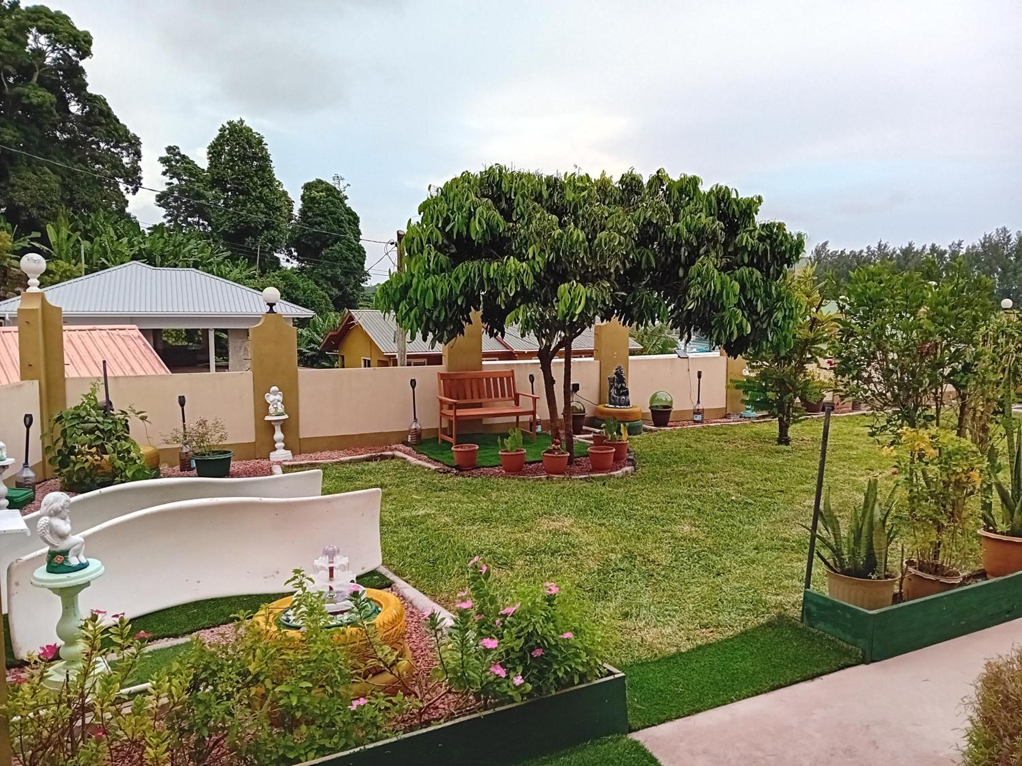La Residence D'Almee Guesthouse Baie Sainte Anne エクステリア 写真
